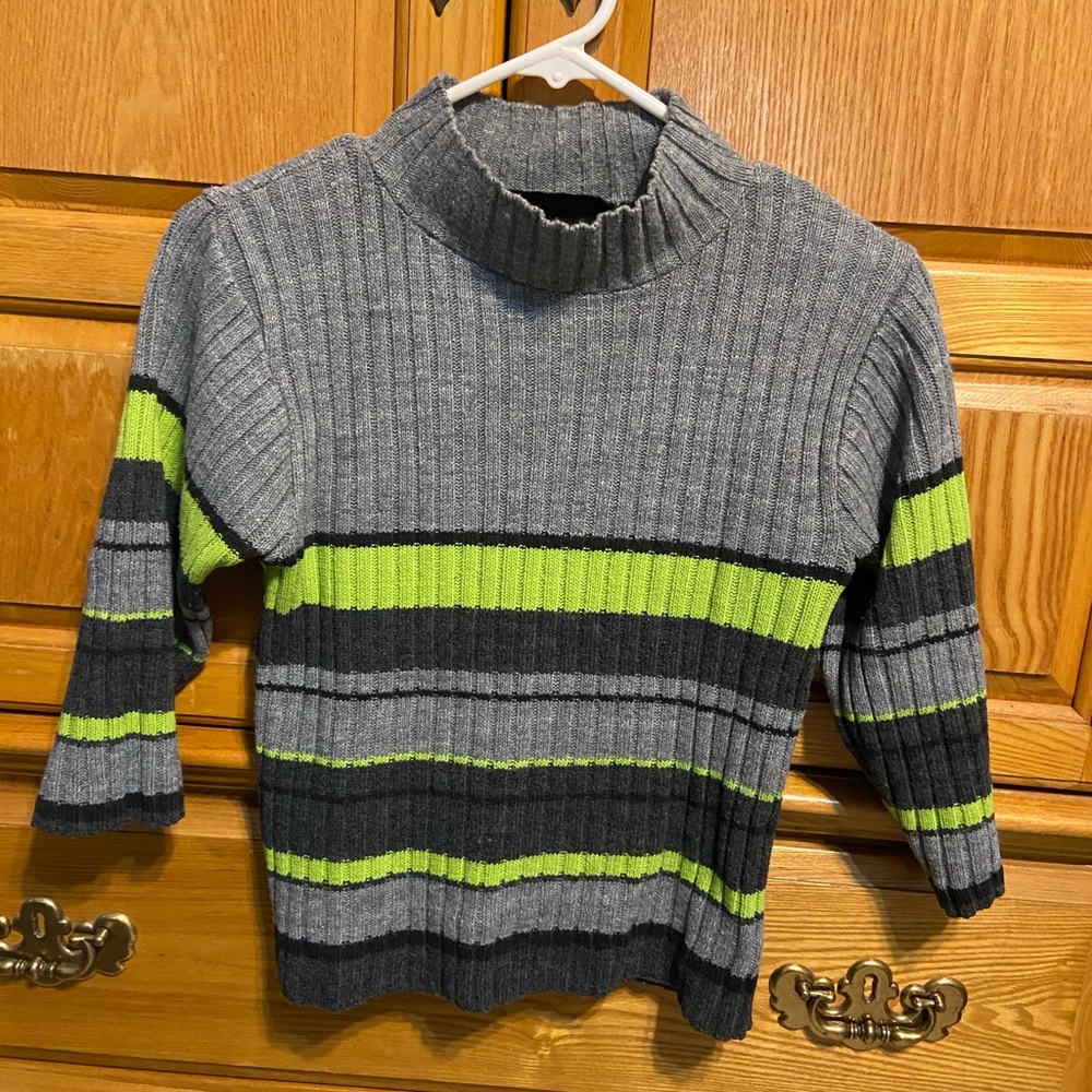 Semi Cropped sweater